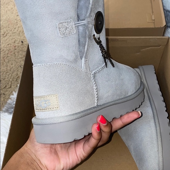 Uggs - Picture 2 of 6